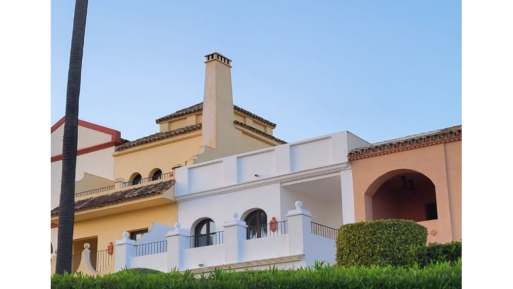 Neibrs | Na predaj 3i rodinný dom v golfovom rezorte Los Cortijos de la Reserva, Andalúzia, Španielsko