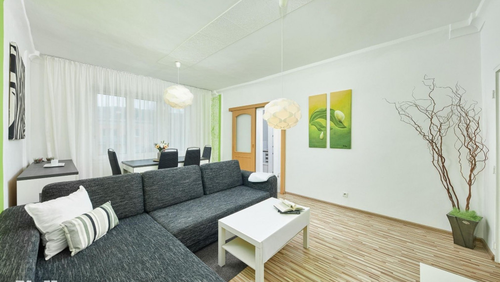 REZERVOVANÉ- Svetlý 3,5 izb. byt s priestrannou loggiou na Račianskej ul.