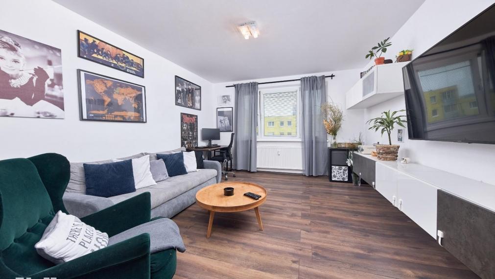 Neibrs | REZERVOVANÉ - 3izb. byt po čiastočnej rekonštrukcii, samostatné izby, loggia z kuchyne