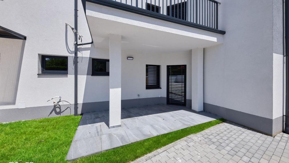 Neibrs | ZNÍŽENÁ CENA 295.000,- EUR, v cene 2x parking + skladový priestor