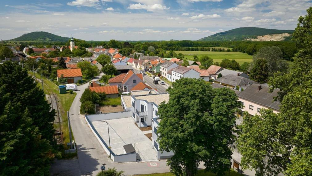 Neibrs | ZNÍŽENÁ CENA 295.000,- EUR, v cene 2x parking + skladový priestor