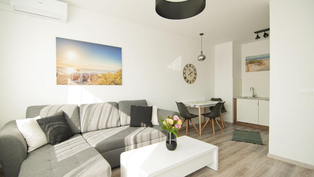 Neibrs | PRENÁJOM 2i nádherný slnečný byt, klimatizovaný s parkovacím miestom od 15.5.2024