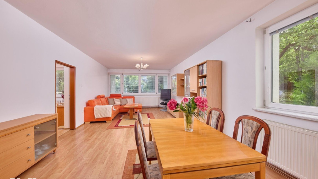 Neibrs | Veľkometrážny 3 izbový byt s 2 loggiami a výhľadom do zelenej záhrady, Garáž, Mudroňova ul.