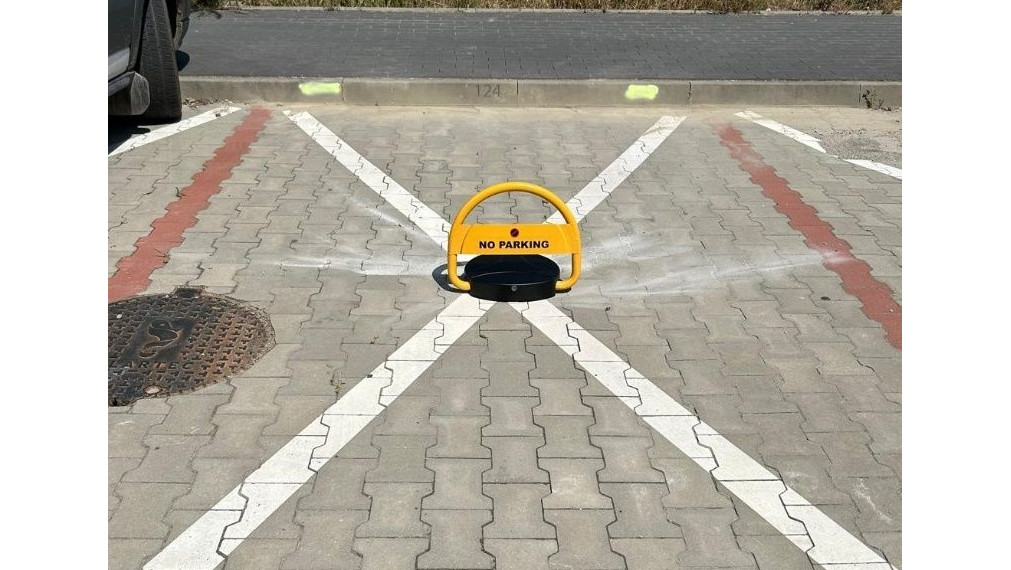 Neibrs | Vonkajšie parkovacie miesto so zabezpečovacím zariadením