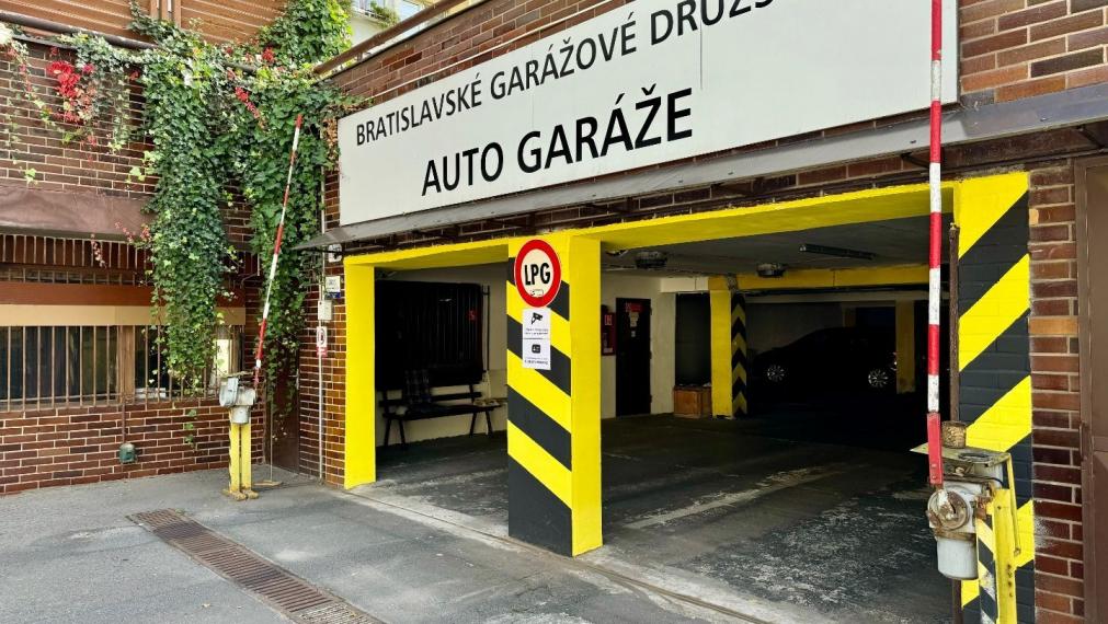 Na predaj prakovacie miesto v stráženej garáži, Stodolova 3, Bratislava-Ružinov