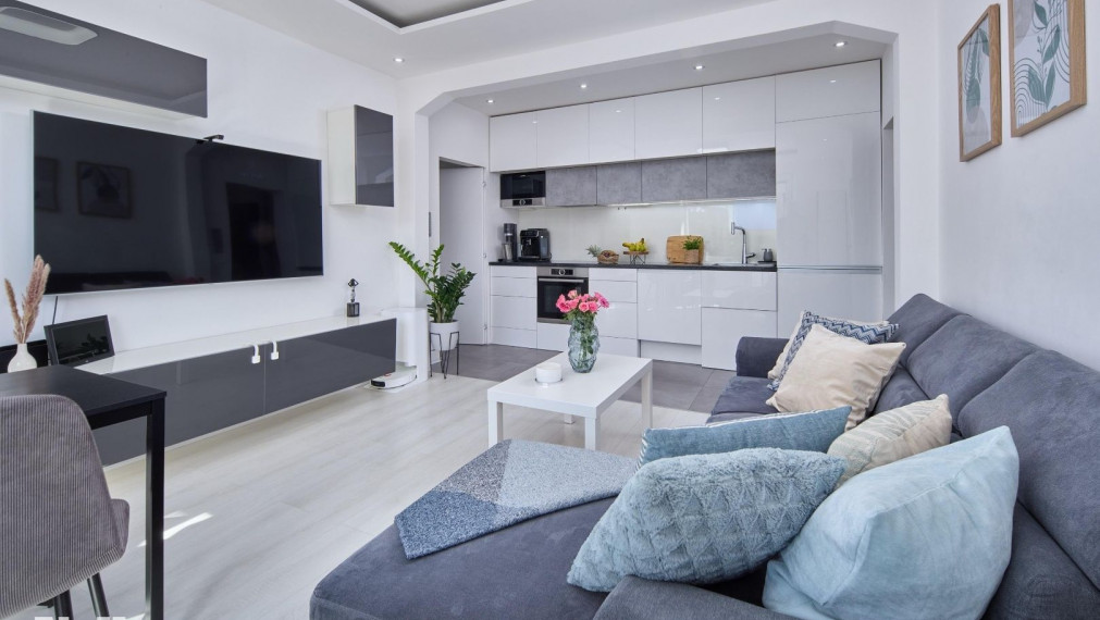 Neibrs | MODERNÝ 3i byt s balkónom, ŠTRKOVEC, kompletná rekonštrukcia, klíma