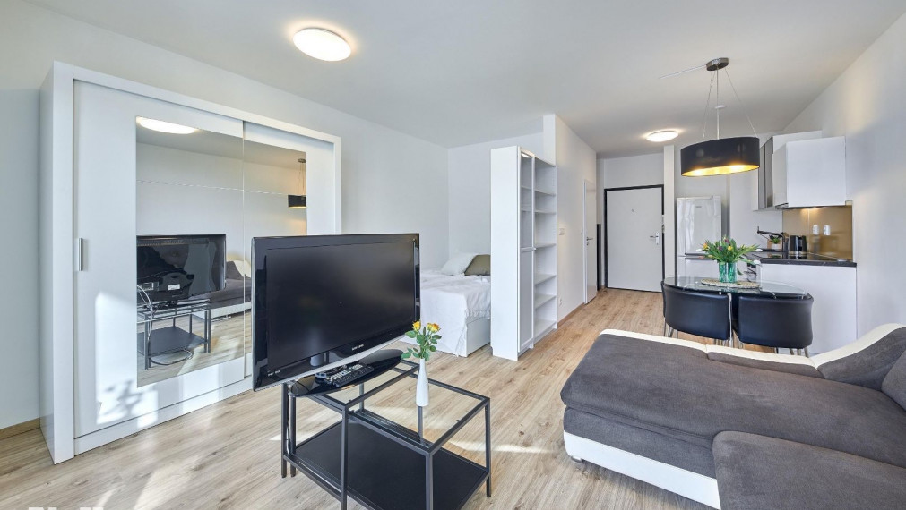 Neibrs | Útulný zariadený 1 izbový byt (garsónka), veľká loggia, Sliačska ul.