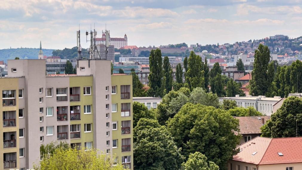 Neibrs | Exkluzívne na prenájom 2i byt v novostavbe s výhladom na hrad, parkovanie v garáži, veľká kobka, loggia, zariadený, Košická ul., Bratislava II