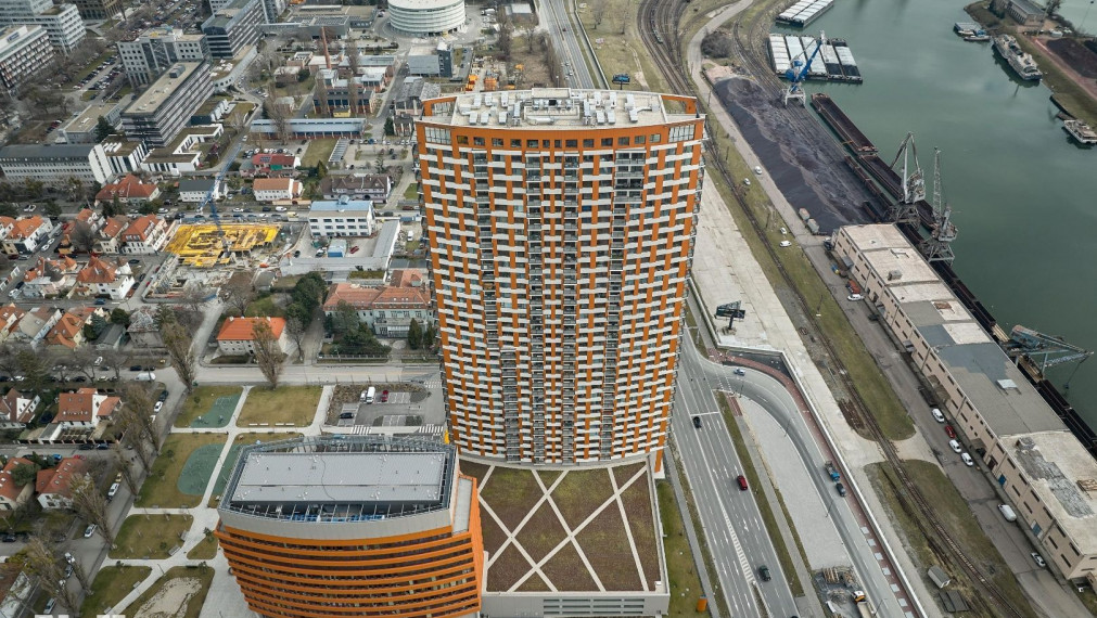 Neibrs | Bez provízie - Klingerka - 3 izb. pekný zariadený byt, loggia, klimatizácia, 1500,- Eur vrátane energií a parkingu
