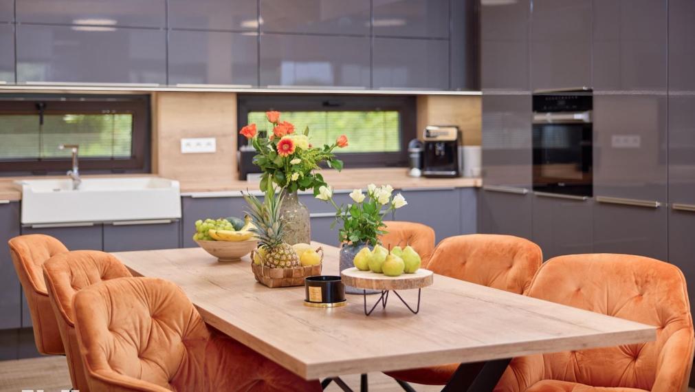 Neibrs | Exkluzívne na predaj novostavba 5i nízkoenergetický hausboat na celoročné bývanie, 250m2, terasa, vírivka, parkovanie, Jarovecké rameno