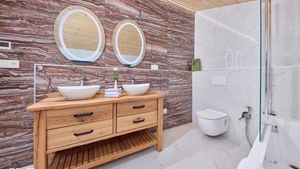 Neibrs | Exkluzívne na predaj novostavba 5i nízkoenergetický hausboat na celoročné bývanie, 250m2, terasa, vírivka, parkovanie, Jarovecké rameno