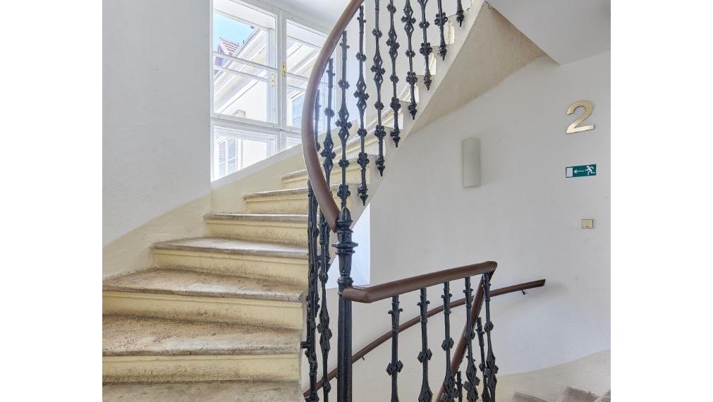 Neibrs | Exkluzívne na prenájom 150m2 reprezentatívne kancelárske priestory na 3.p v historickom centre Bratislavy, Laurinská ul, Bratislava I