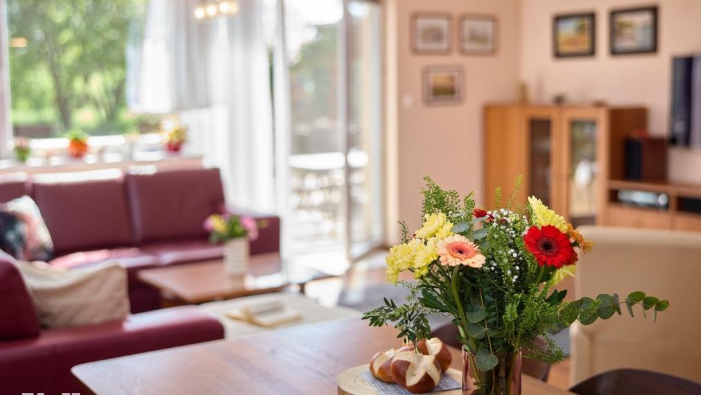 Neibrs | Samostatný 4 izb RD s priestrannou záhradou plnou zelene, garáž, altánok, krb, kľudné prostredie