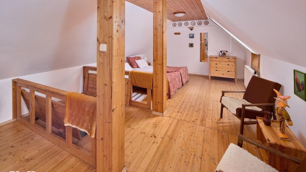 Neibrs | Na predaj 5izb RD s príslušenstvom, stodolou, veľkým pozemkom 2549 m2