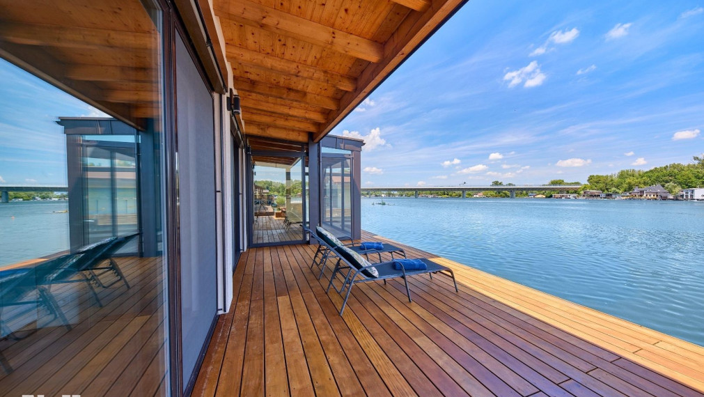 Neibrs | Exkluzívne na predaj 5i luxusný a nízkoenergetický hausboat na celoročné bývanie, 250m2, terasa, vírivka, parkovanie, Jarovecké rameno