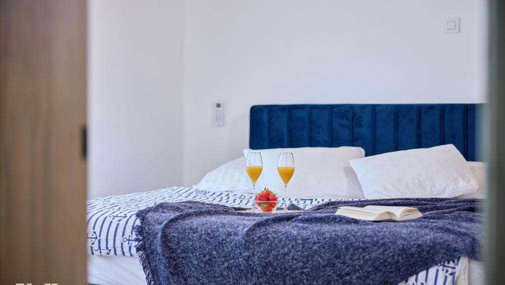 Neibrs | Exkluzívne na predaj 5i luxusný a nízkoenergetický hausboat na celoročné bývanie, 250m2, terasa, vírivka, parkovanie, Jarovecké rameno