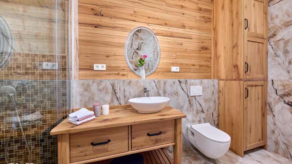 Neibrs | Exkluzívne na predaj 5i luxusný a nízkoenergetický hausboat na celoročné bývanie, 250m2, terasa, vírivka, parkovanie, Jarovecké rameno