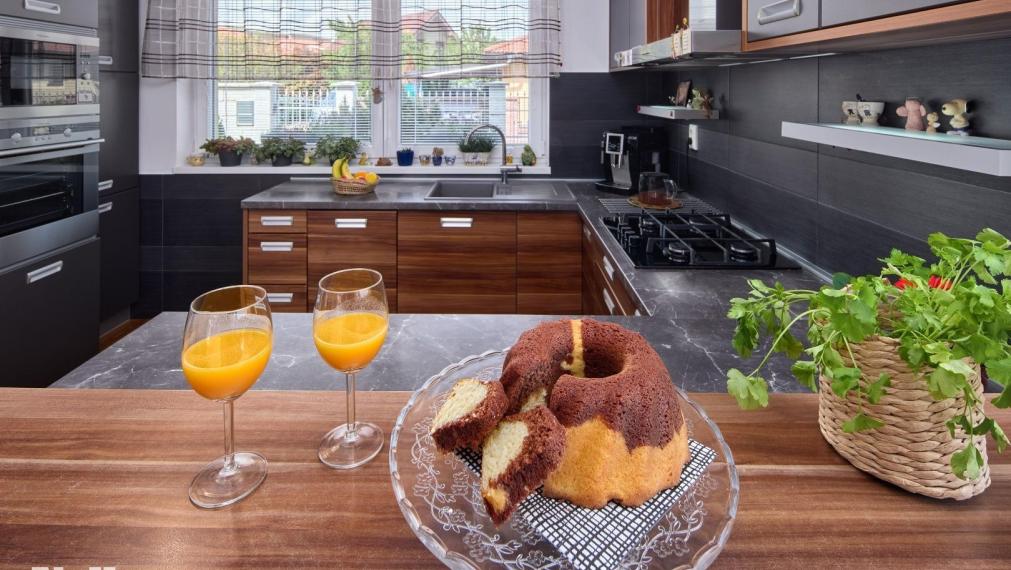 Neibrs | 513 m2 záhrada, 4 izb RD  samostatný, garáž, altánok, v dome krb