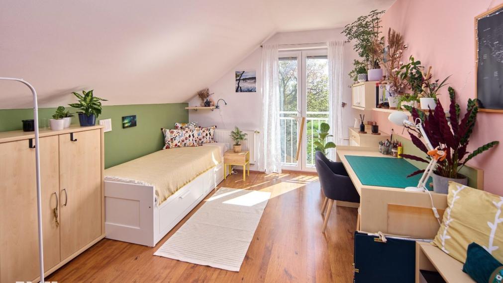 Neibrs | 513 m2 záhrada, 4 izb RD  samostatný, garáž, altánok, v dome krb