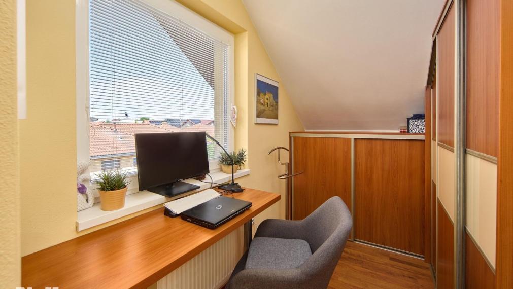 Neibrs | 513 m2 záhrada, 4 izb RD  samostatný, garáž, altánok, v dome krb