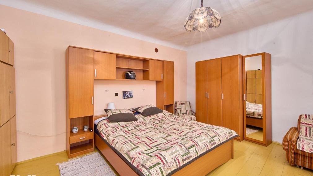 Neibrs |  5izb RD s príslušenstvom, stodolou, veľkým pozemkom 2549 m2
