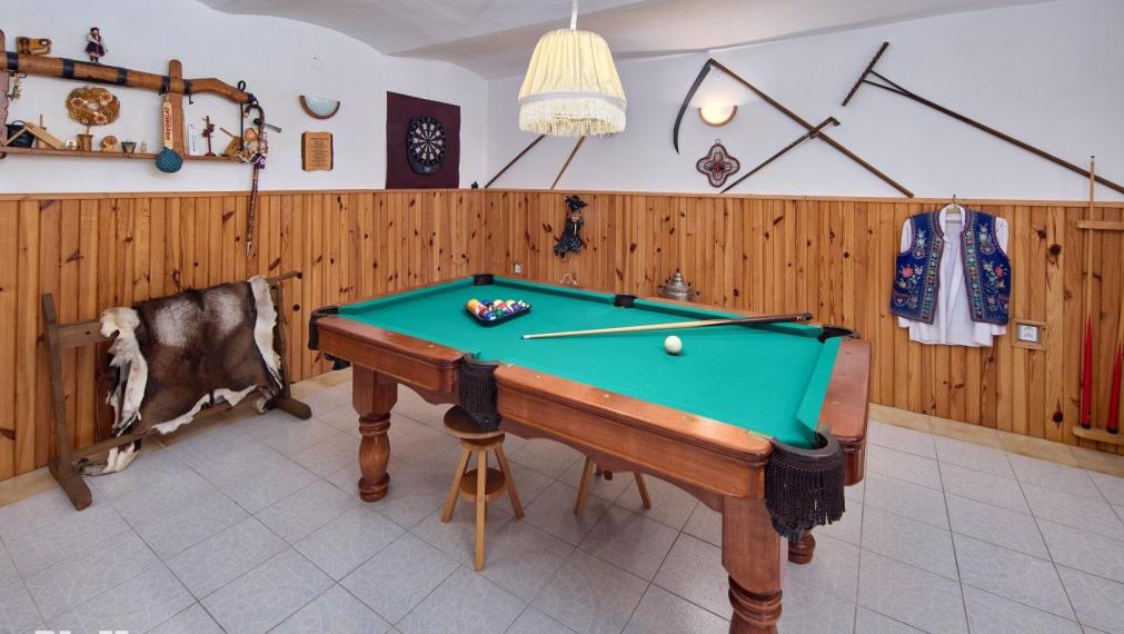 Neibrs |  5izb RD s príslušenstvom, stodolou, veľkým pozemkom 2549 m2