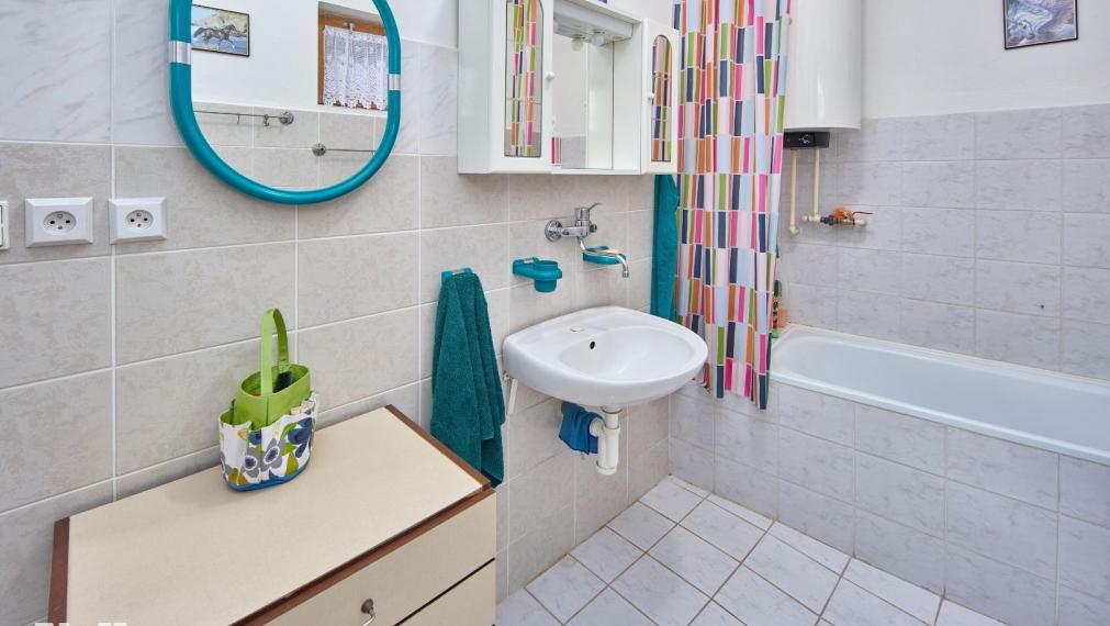 Neibrs |  5izb RD s príslušenstvom, stodolou, veľkým pozemkom 2549 m2