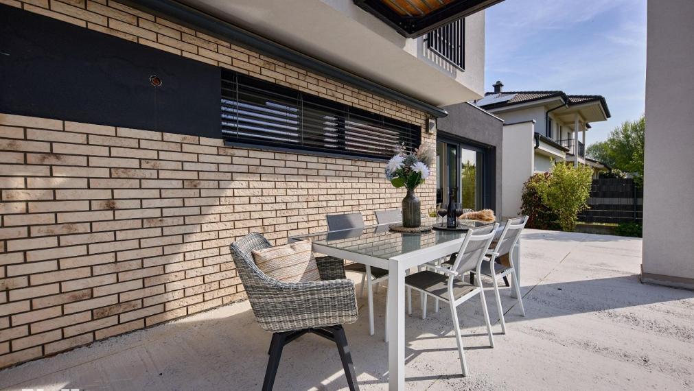 Neibrs | Krásny 5izb. dom, priestranný, krb, vonkajší bazén, krásna záhrada