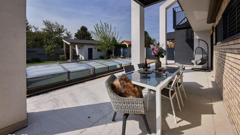 Neibrs | Krásny 5izb. dom, priestranný, krb, vonkajší bazén, krásna záhrada