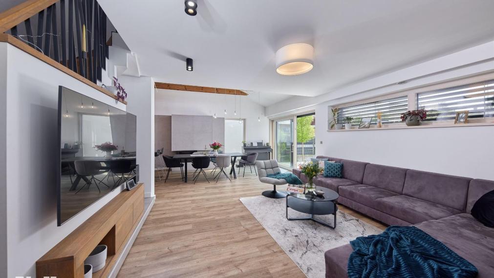 Neibrs | Krásny 5izb. dom, priestranný, krb, vonkajší bazén, krásna záhrada