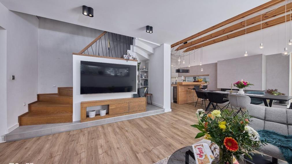 Neibrs | Krásny 5izb. dom, priestranný, krb, vonkajší bazén, krásna záhrada