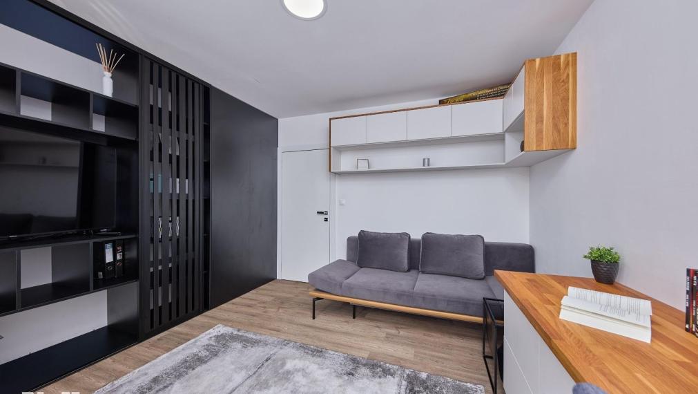 Neibrs | Krásny 5izb. dom, priestranný, krb, vonkajší bazén, krásna záhrada