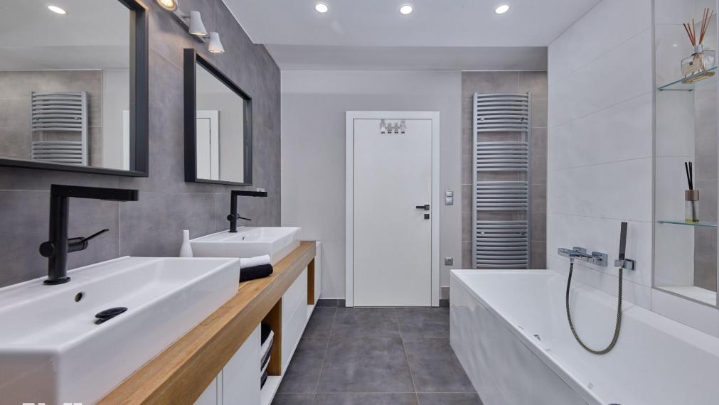 Neibrs | Krásny 5izb. dom, priestranný, krb, vonkajší bazén, krásna záhrada