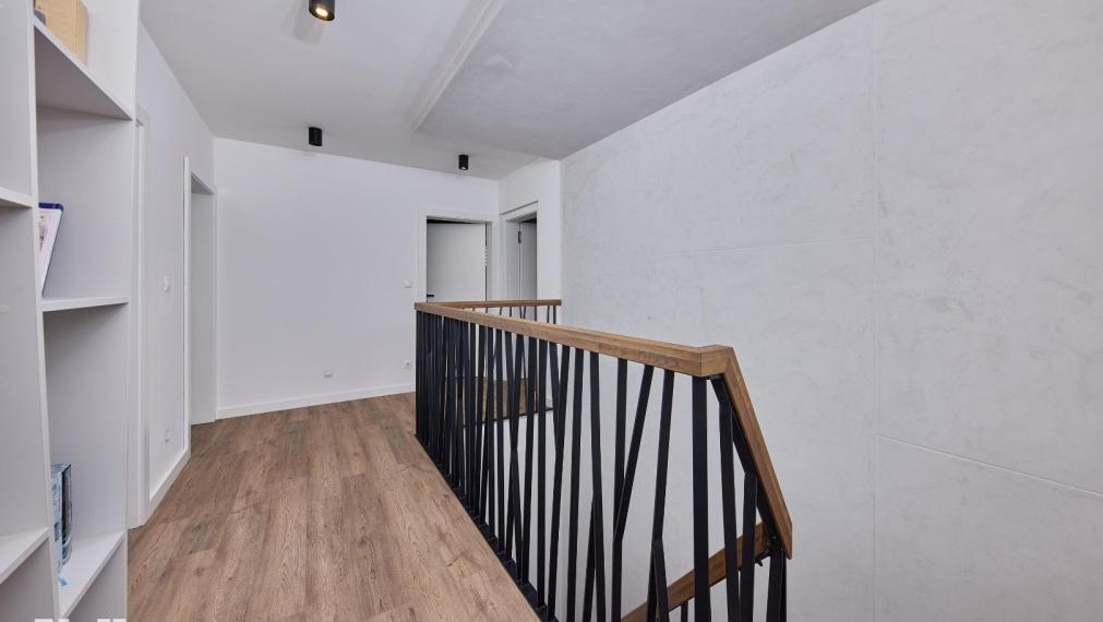 Neibrs | Krásny 5izb. dom, priestranný, krb, vonkajší bazén, krásna záhrada