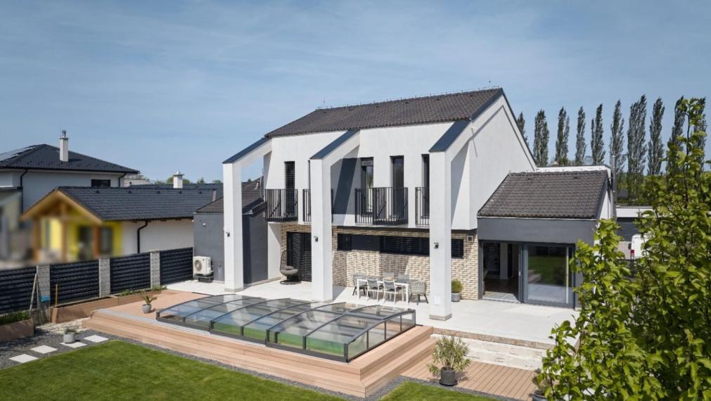 Neibrs | Krásny 5izb. dom, priestranný, krb, vonkajší bazén, krásna záhrada