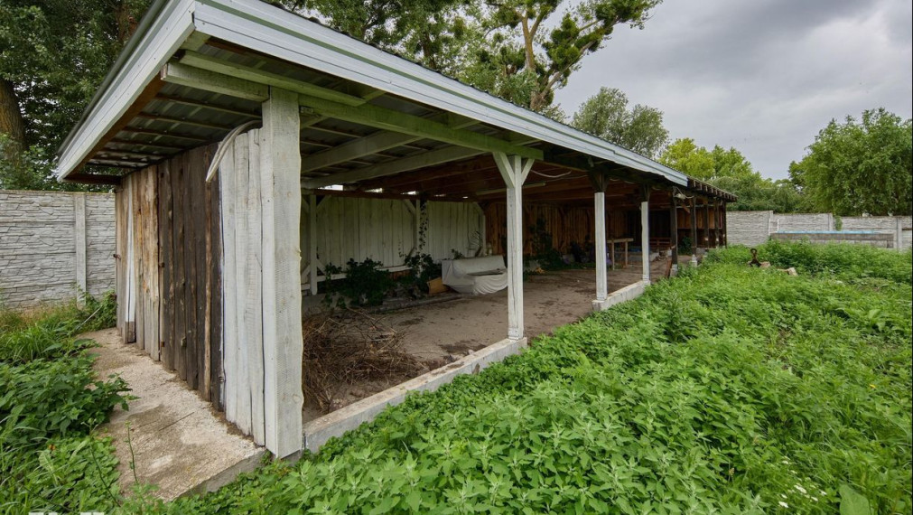 Neibrs | Exkluzívne na predaj pozemok na stavbu rekreačej  chaty, 811m2,  asfaltová prístupová cesta, voda, elektrina, Devínske jazero, Bratislava