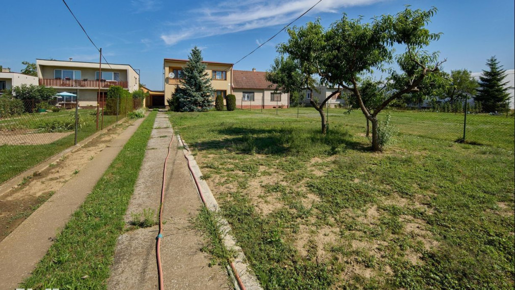 Neibrs | REZERVOVANÝ -  5 izbový RD  s garážou, dielňou, letnou kuchyňou, výbehom pre zvieratá, 1269 m2 pozemok