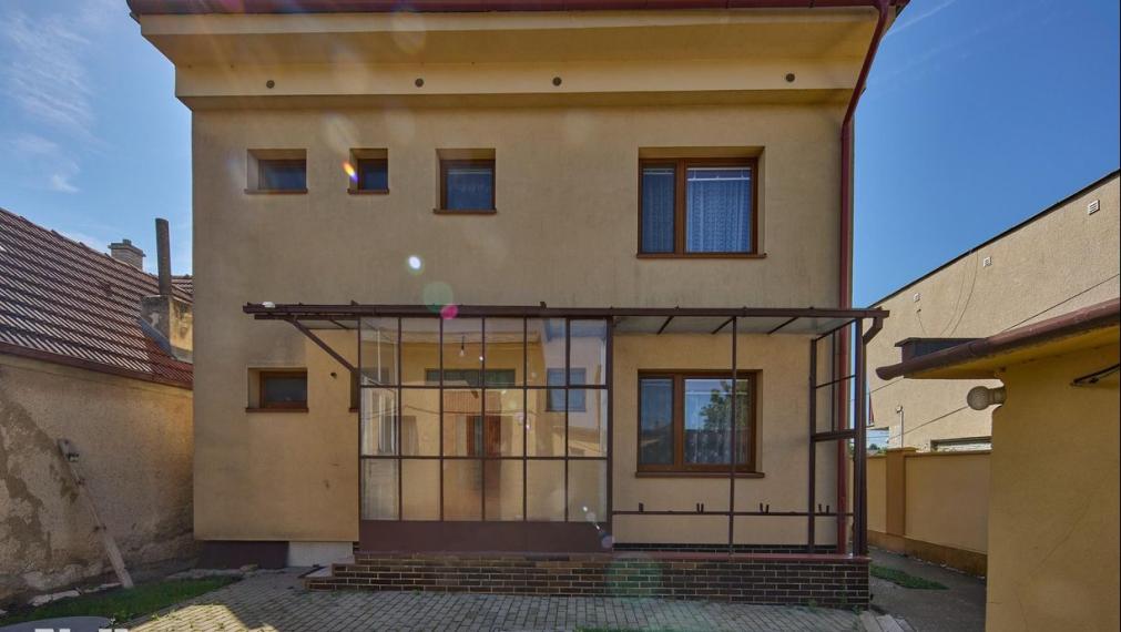 Neibrs | REZERVOVANÝ -  5 izbový RD  s garážou, dielňou, letnou kuchyňou, výbehom pre zvieratá, 1269 m2 pozemok