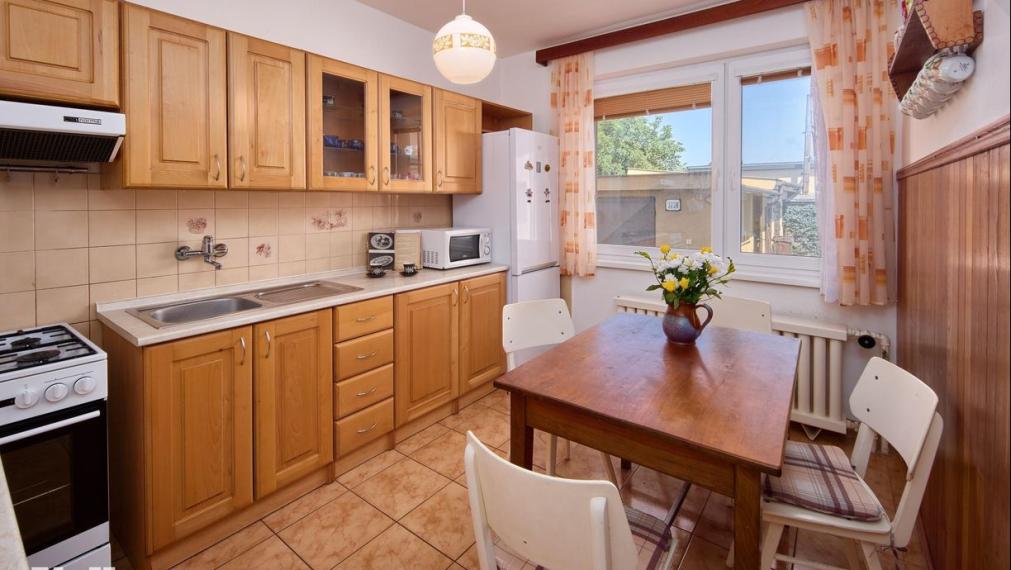 Neibrs | REZERVOVANÝ -  5 izbový RD  s garážou, dielňou, letnou kuchyňou, výbehom pre zvieratá, 1269 m2 pozemok