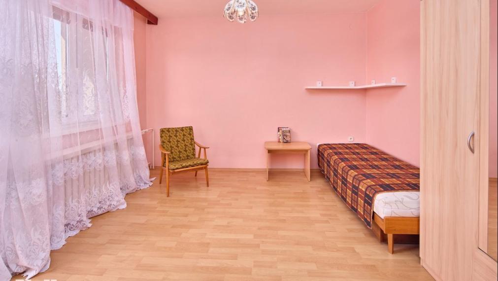 Neibrs | REZERVOVANÝ -  5 izbový RD  s garážou, dielňou, letnou kuchyňou, výbehom pre zvieratá, 1269 m2 pozemok