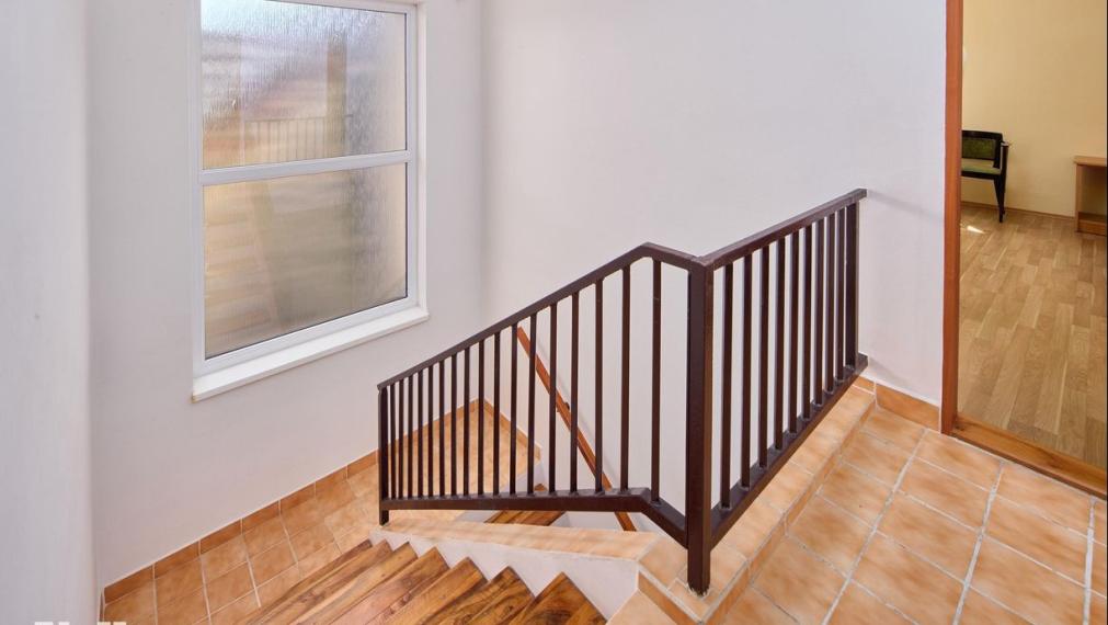 Neibrs | REZERVOVANÝ -  5 izbový RD  s garážou, dielňou, letnou kuchyňou, výbehom pre zvieratá, 1269 m2 pozemok