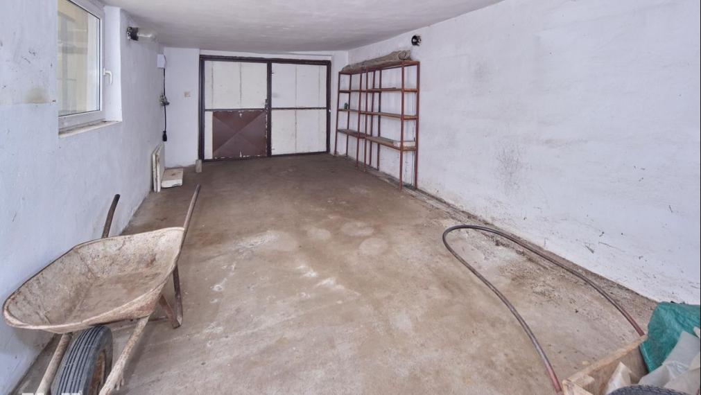 Neibrs | REZERVOVANÝ -  5 izbový RD  s garážou, dielňou, letnou kuchyňou, výbehom pre zvieratá, 1269 m2 pozemok