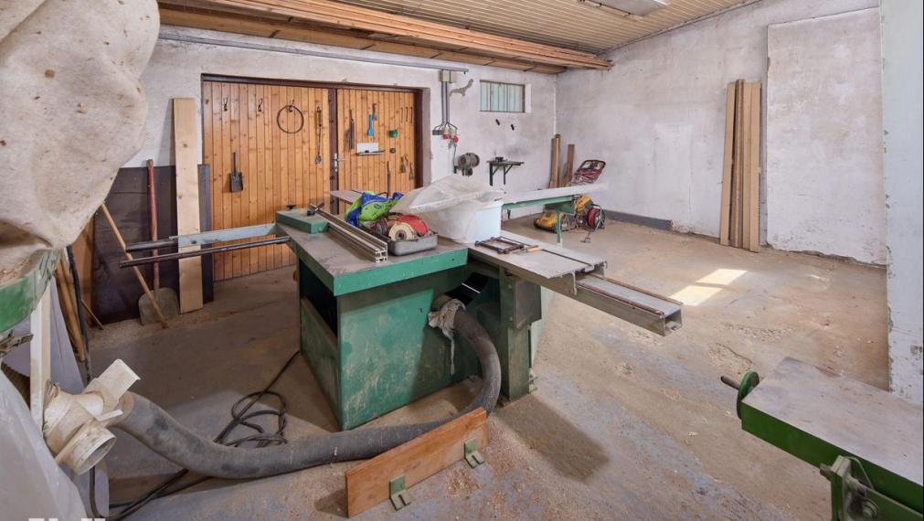 Neibrs | REZERVOVANÝ -  5 izbový RD  s garážou, dielňou, letnou kuchyňou, výbehom pre zvieratá, 1269 m2 pozemok