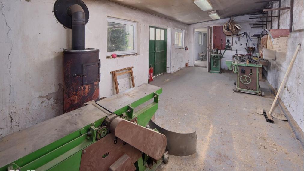 Neibrs | REZERVOVANÝ -  5 izbový RD  s garážou, dielňou, letnou kuchyňou, výbehom pre zvieratá, 1269 m2 pozemok