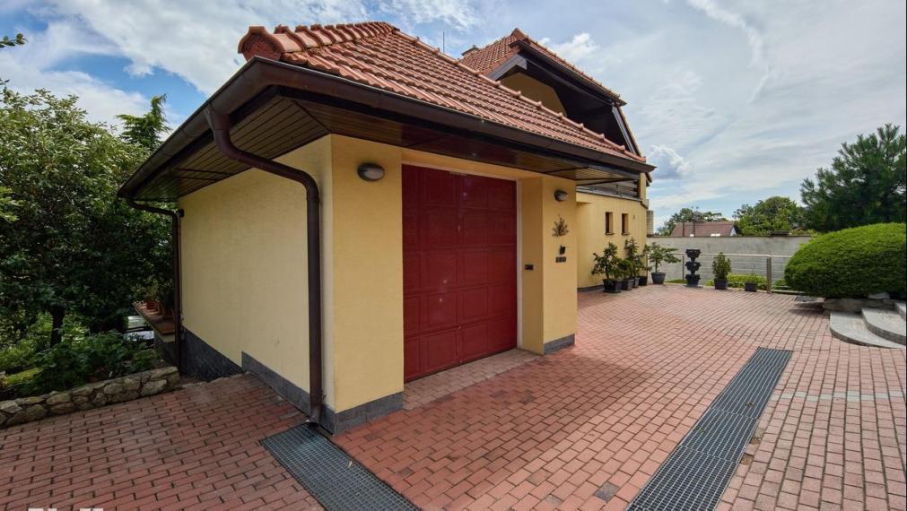 Neibrs | Exkluzívne na predaj luxusná vila s wellness, fitness, záhradou, bazénom, garážou, Chladná ul., Rača, Bartislava III