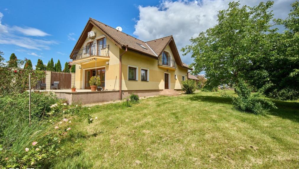 Neibrs | Predaj 6 izb. RD s garážou a vínnou pivničkou na pozemku 2775 m2