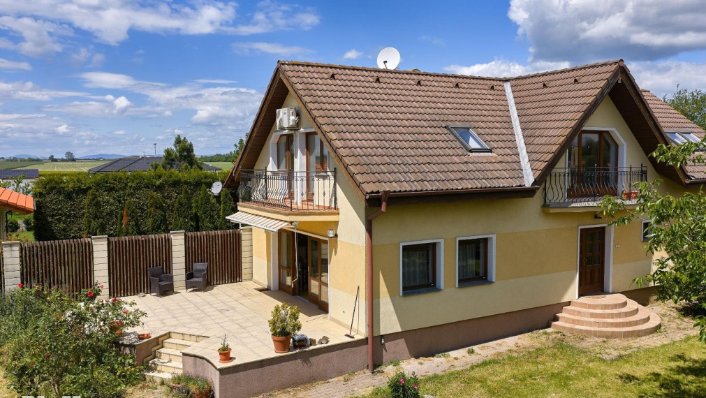 Neibrs | Predaj 6 izb. RD s garážou a vínnou pivničkou na pozemku 2775 m2