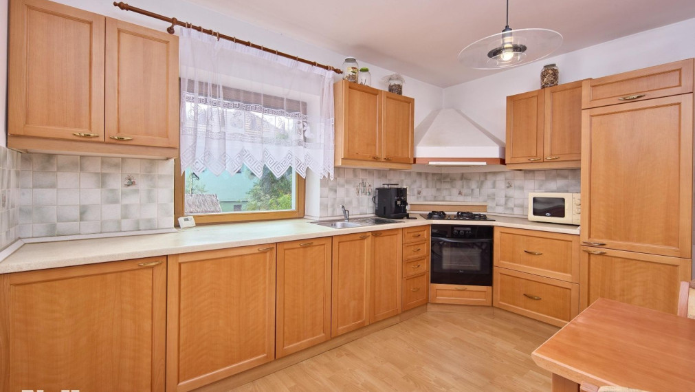 Neibrs | Predaj 6 izb. RD s garážou a vínnou pivničkou na pozemku 2775 m2