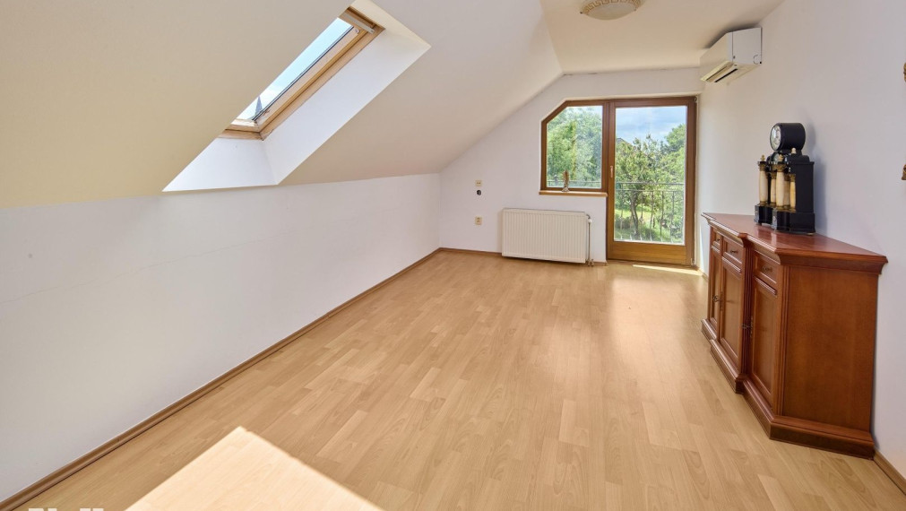 Neibrs | Predaj 6 izb. RD s garážou a vínnou pivničkou na pozemku 2775 m2