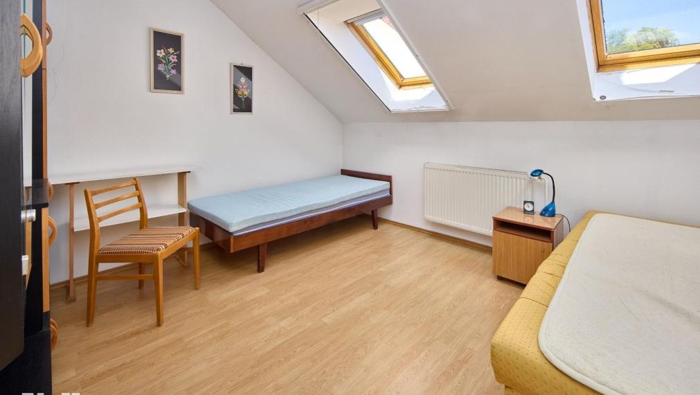 Neibrs | Na predaj 2 rodinné domy s garážou a samostatnou bytovou jednotkou, pozemok 1115 m2